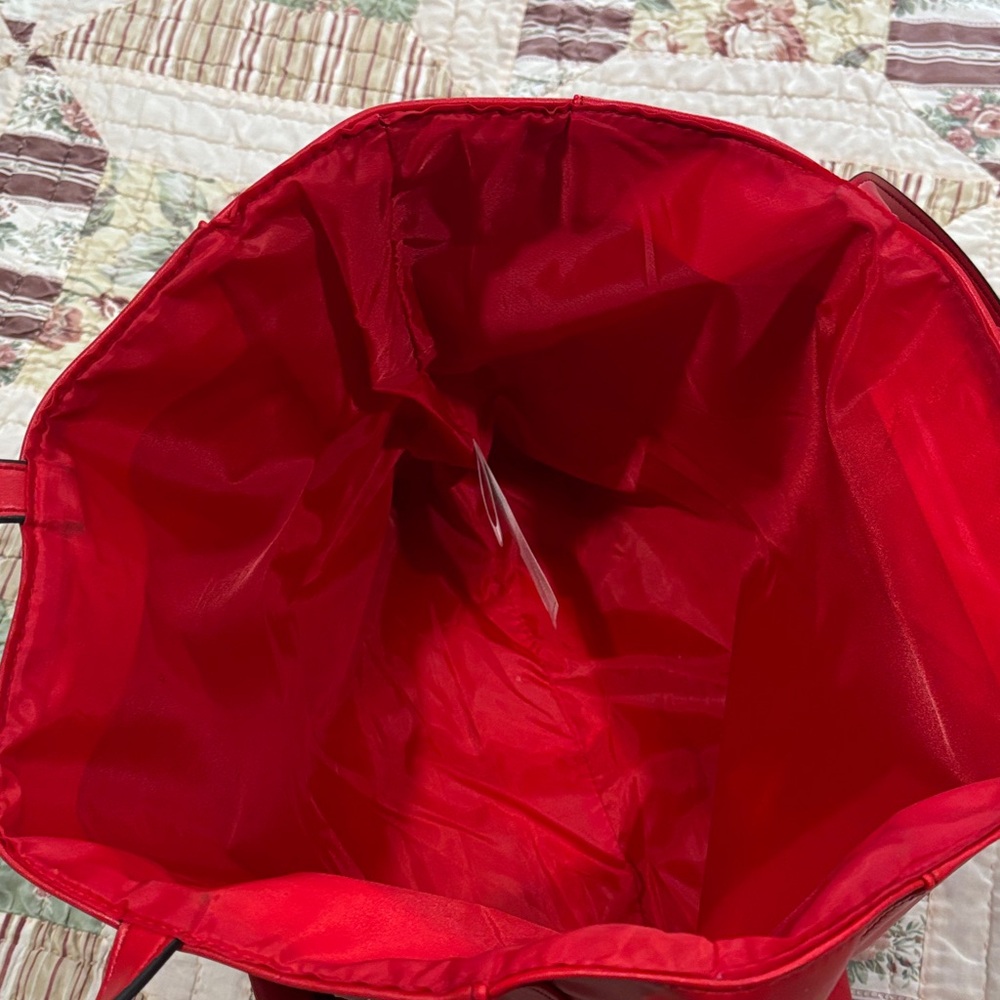 Elizabeth Arden Vibrant Red Tote - Picture 10 of 13